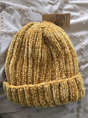 CC Women Beanie Nwt